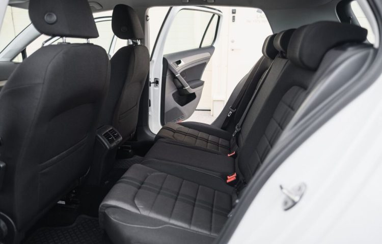 Osta kasutatud Volkswagen Golf 2013 värv valge Tallinnas