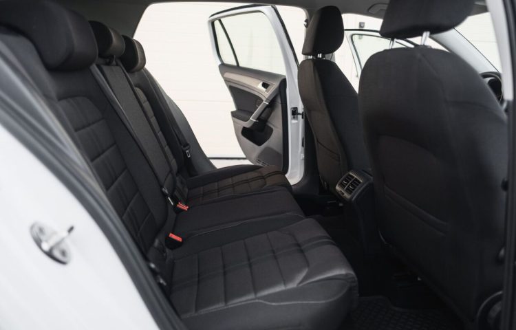 Osta kasutatud Volkswagen Golf 2013 värv valge Tallinnas