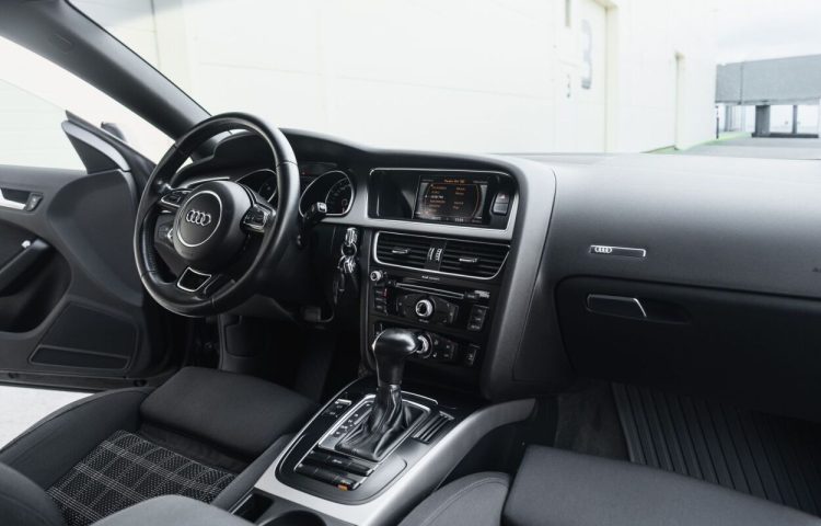 Osta kasutatud Audi A5 2012 värv must Tallinnas