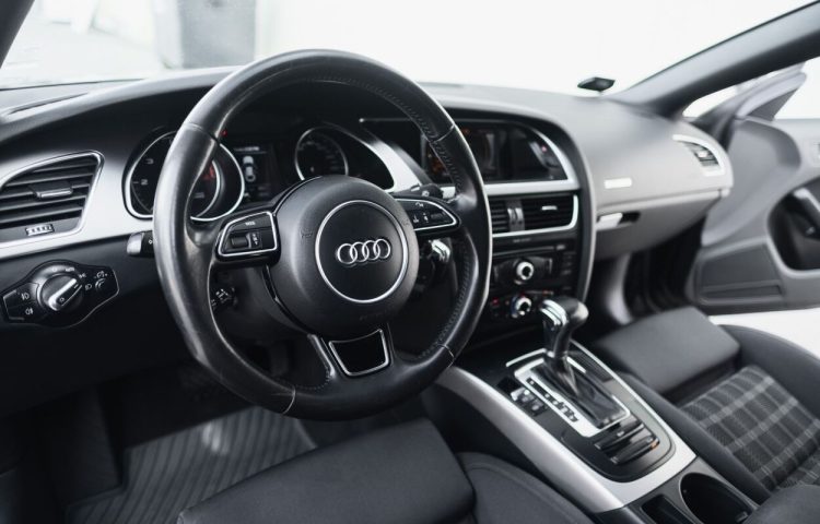 Osta kasutatud Audi A5 2012 värv must Tallinnas