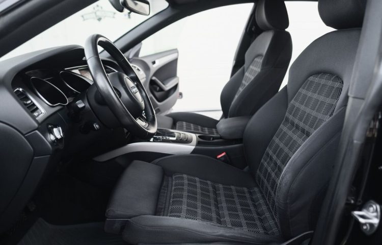Osta kasutatud Audi A5 2012 värv must Tallinnas