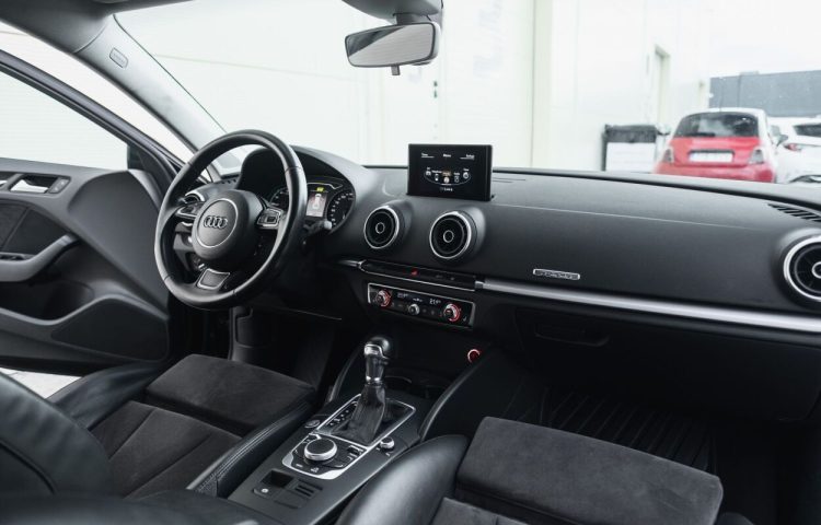 Osta kasutatud Audi A3 2016 värv must Tallinnas