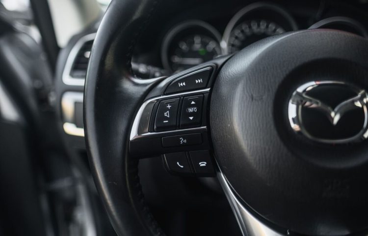 Osta kasutatud Mazda CX-5 2016 värv hall Tallinnas