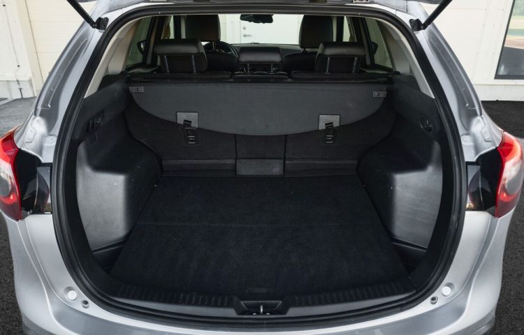 Osta kasutatud Mazda CX-5 2016 värv hall Tallinnas
