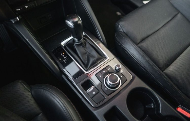 Osta kasutatud Mazda CX-5 2016 värv hall Tallinnas