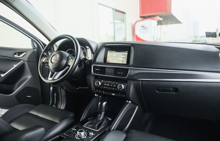 Osta kasutatud Mazda CX-5 2016 värv hall Tallinnas