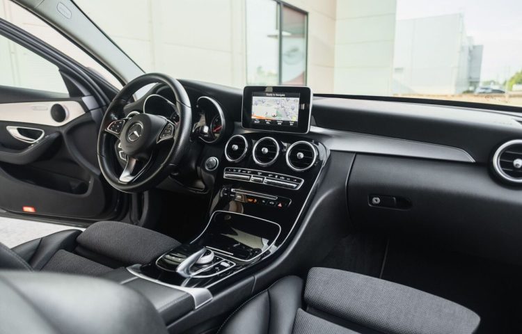 Osta kasutatud Mercedes-Benz C-klass: C 350 2015 värv tumehall Tallinnas