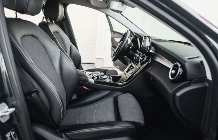 Osta kasutatud Mercedes-Benz C-klass: C 350 2015 värv tumehall Tallinnas