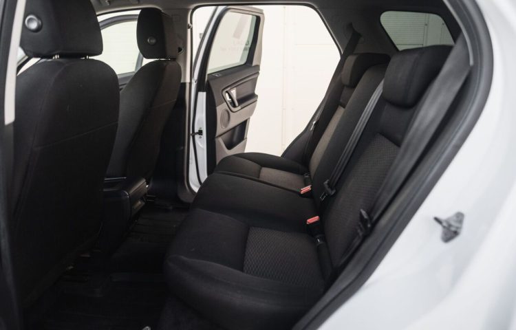 Osta kasutatud Land Rover Discovery Sport 2016 värv valge Tallinnas