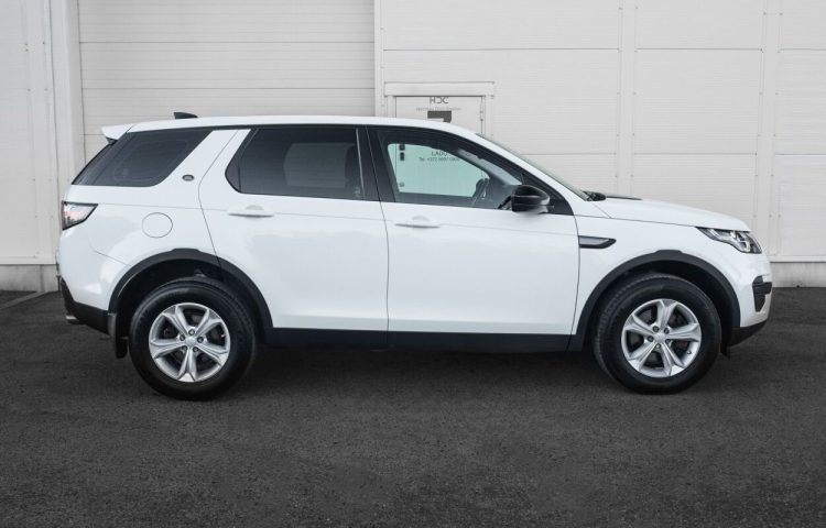 Osta kasutatud Land Rover Discovery Sport 2016 värv valge Tallinnas