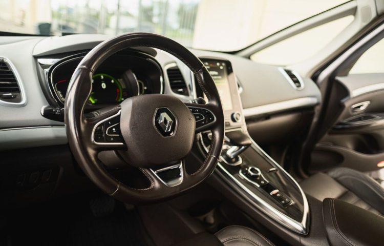 Osta kasutatud Renault Espace 2015 värv hall Tallinnas