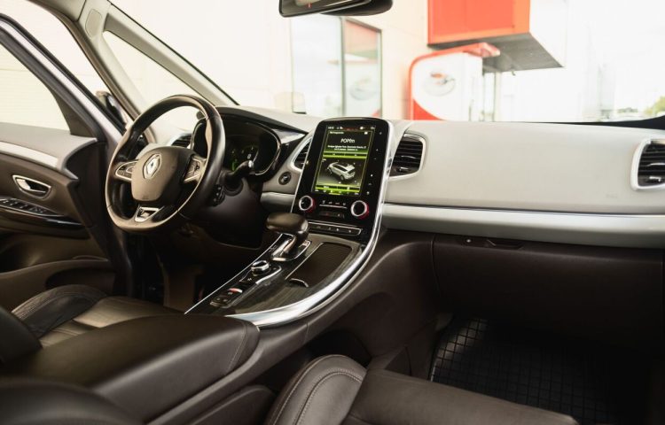 Osta kasutatud Renault Espace 2015 värv hall Tallinnas