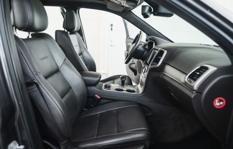 Osta kasutatud Jeep Grand Cherokee 2014 värv tumehall Tallinnas
