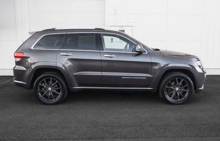Osta kasutatud Jeep Grand Cherokee 2014 värv tumehall Tallinnas