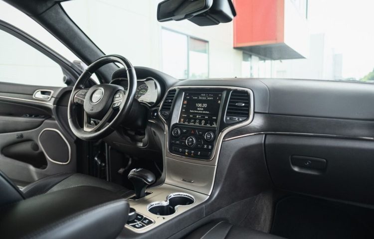 Osta kasutatud Jeep Grand Cherokee 2014 värv tumehall Tallinnas