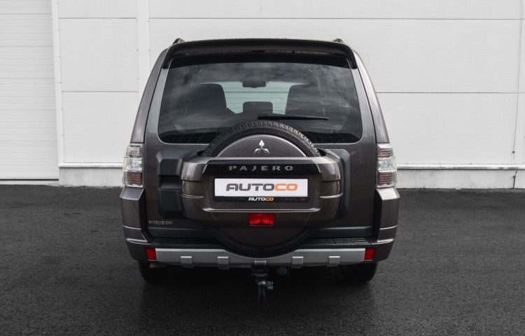 Osta kasutatud Mitsubishi Pajero 2012 värv pruun Tallinnas