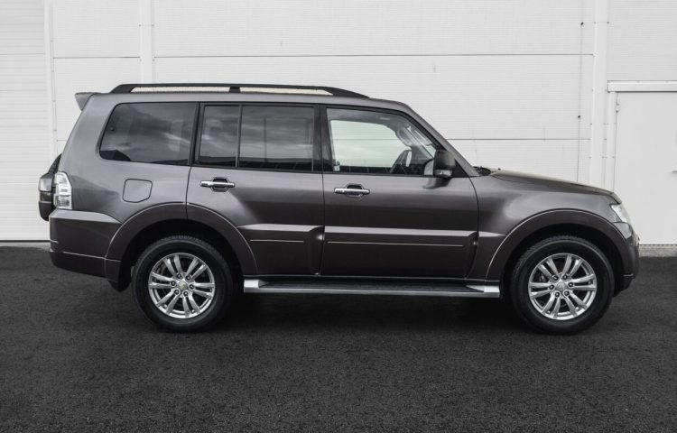 Osta kasutatud Mitsubishi Pajero 2012 värv pruun Tallinnas