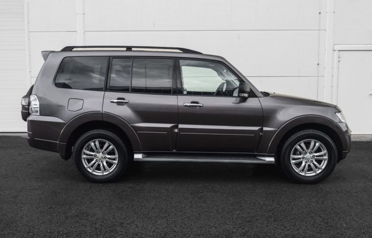 Osta kasutatud Mitsubishi Pajero 2012 värv pruun Tallinnas