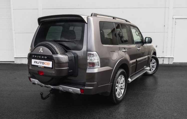 Osta kasutatud Mitsubishi Pajero 2012 värv pruun Tallinnas