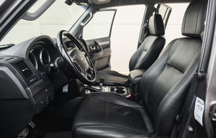 Osta kasutatud Mitsubishi Pajero 2012 värv pruun Tallinnas