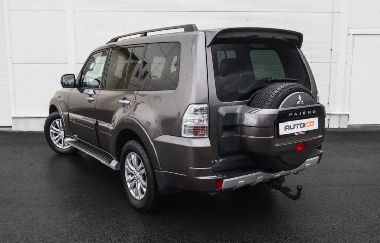 Osta kasutatud Mitsubishi Pajero 2012 värv pruun Tallinnas
