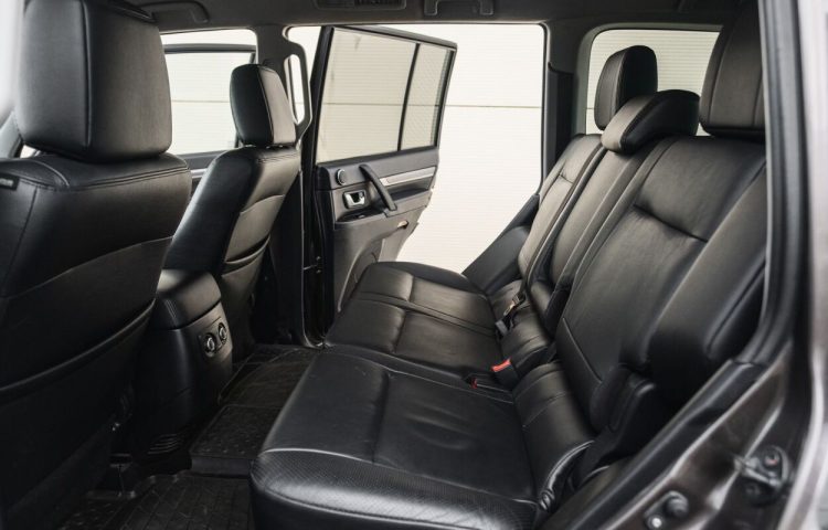 Osta kasutatud Mitsubishi Pajero 2012 värv pruun Tallinnas