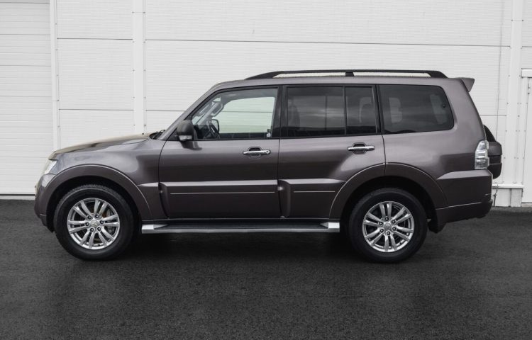 Osta kasutatud Mitsubishi Pajero 2012 värv pruun Tallinnas