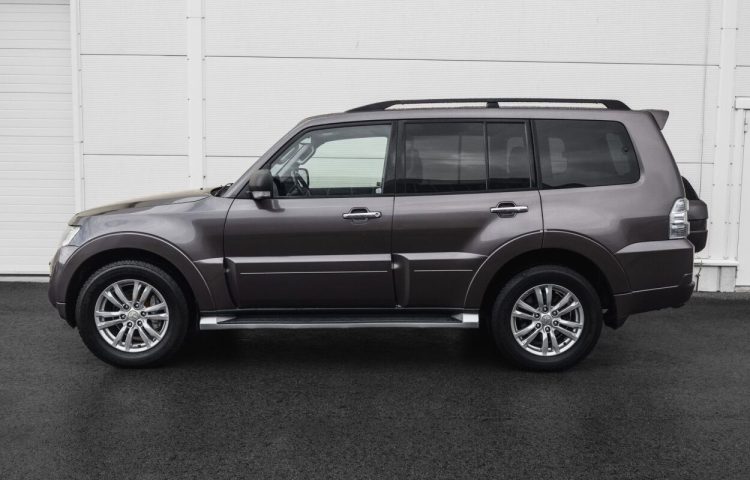 Osta kasutatud Mitsubishi Pajero 2012 värv pruun Tallinnas