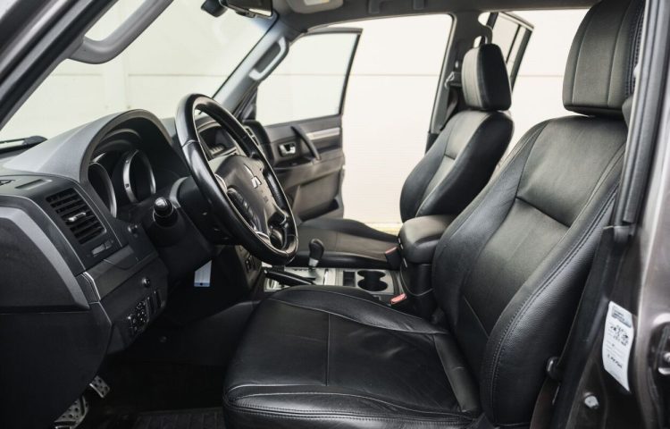 Osta kasutatud Mitsubishi Pajero 2012 värv pruun Tallinnas