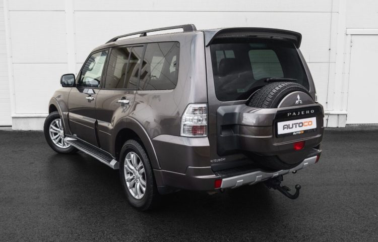 Osta kasutatud Mitsubishi Pajero 2012 värv pruun Tallinnas