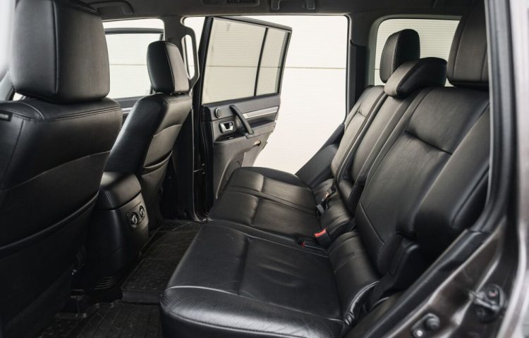 Osta kasutatud Mitsubishi Pajero 2012 värv pruun Tallinnas
