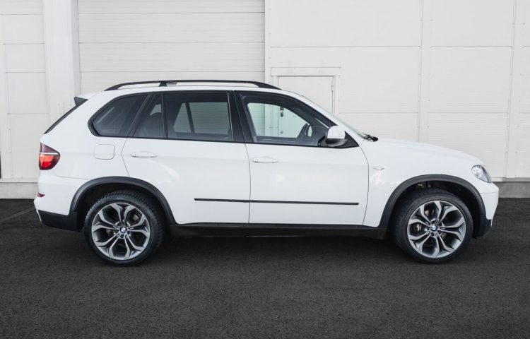 Osta kasutatud BMW X5 2010 värv valge Tallinnas