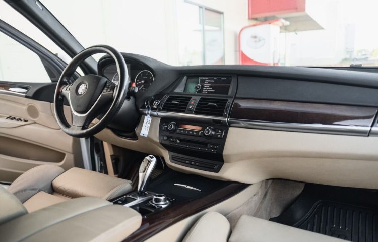 Osta kasutatud BMW X5 2010 värv valge Tallinnas