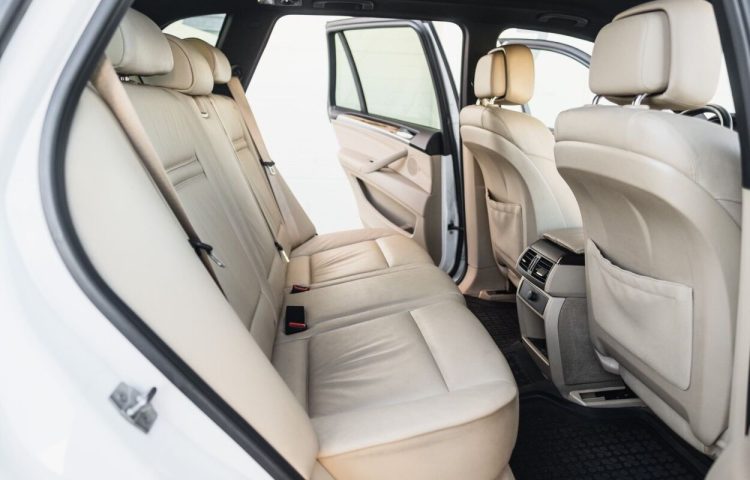 Osta kasutatud BMW X5 2010 värv valge Tallinnas