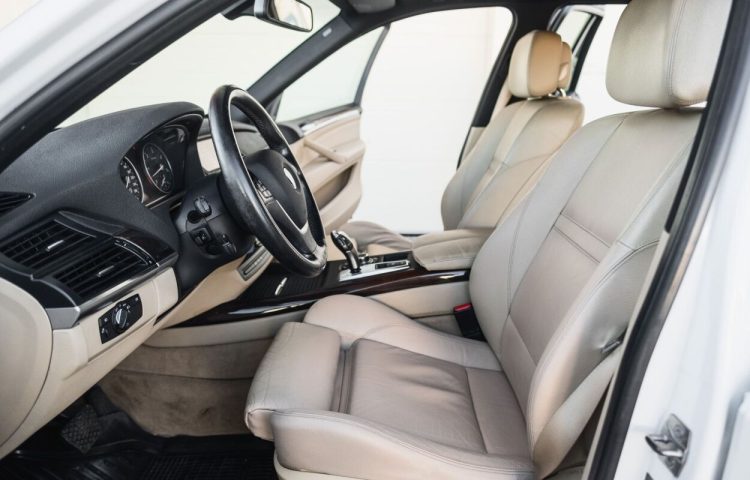 Osta kasutatud BMW X5 2010 värv valge Tallinnas