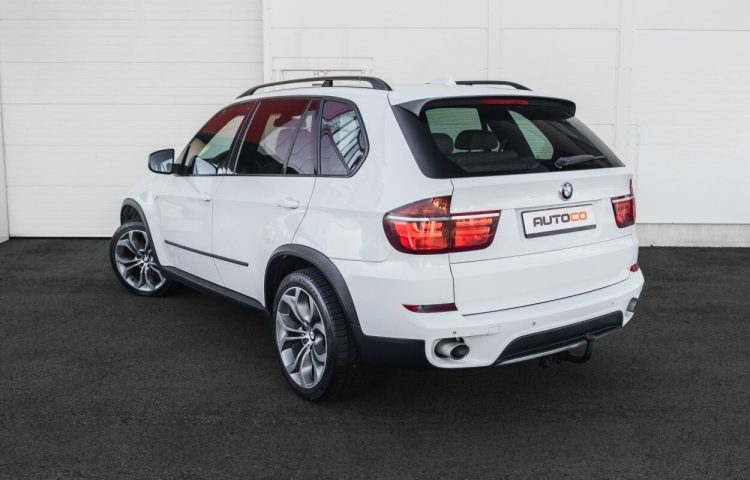 Osta kasutatud BMW X5 2010 värv valge Tallinnas