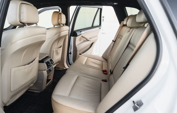 Osta kasutatud BMW X5 2010 värv valge Tallinnas