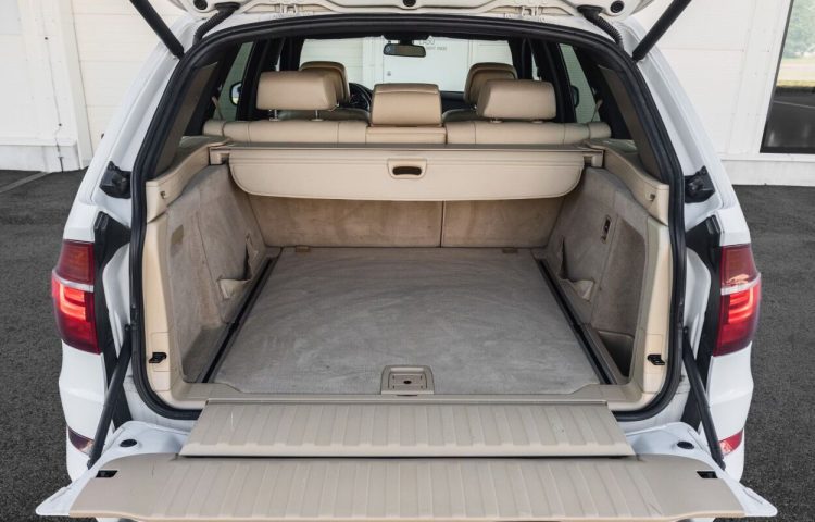 Osta kasutatud BMW X5 2010 värv valge Tallinnas