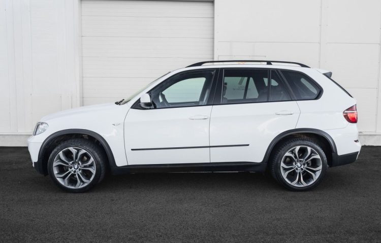 Osta kasutatud BMW X5 2010 värv valge Tallinnas