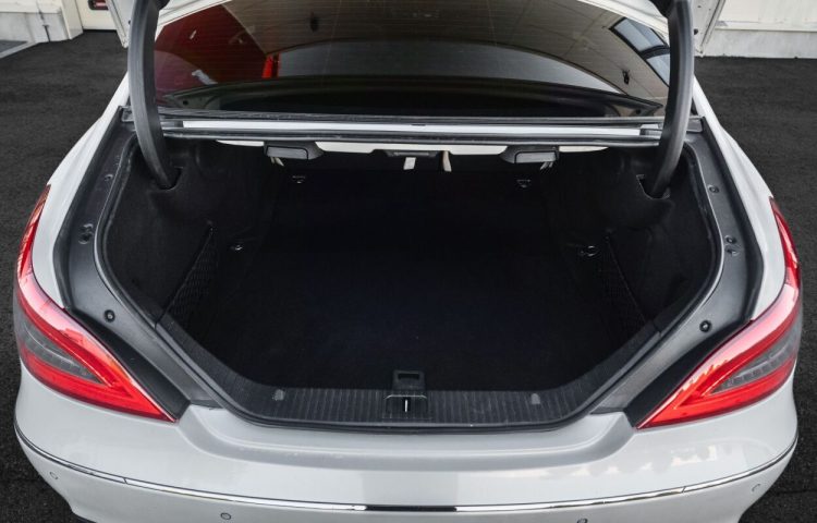 Osta kasutatud Mercedes-Benz CLS-klass: CLS 350 2011 värv valge Tallinnas