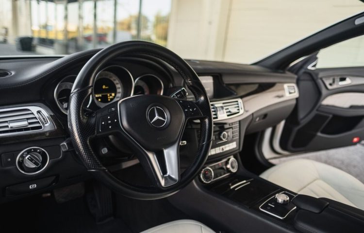 Osta kasutatud Mercedes-Benz CLS-klass: CLS 350 2011 värv valge Tallinnas