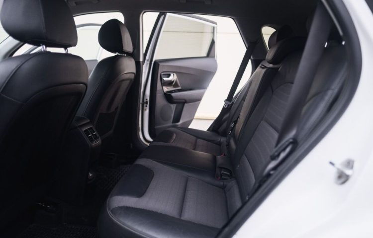 Osta kasutatud Kia Niro 2018 värv valge Tallinnas