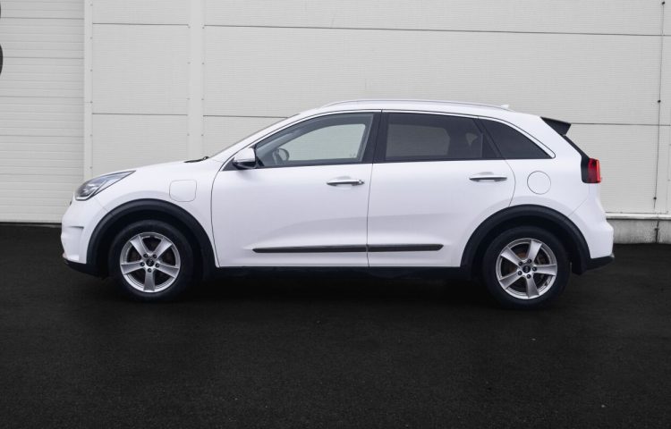 Osta kasutatud Kia Niro 2018 värv valge Tallinnas