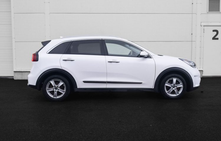 Osta kasutatud Kia Niro 2018 värv valge Tallinnas