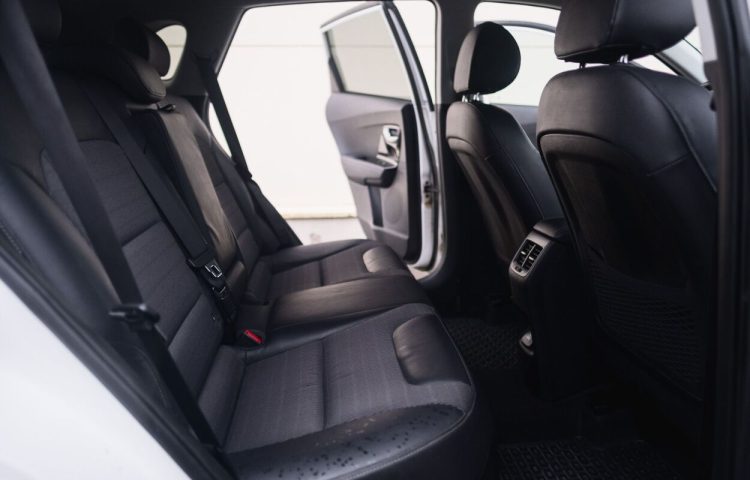Osta kasutatud Kia Niro 2018 värv valge Tallinnas