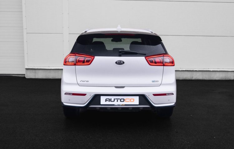 Osta kasutatud Kia Niro 2018 värv valge Tallinnas