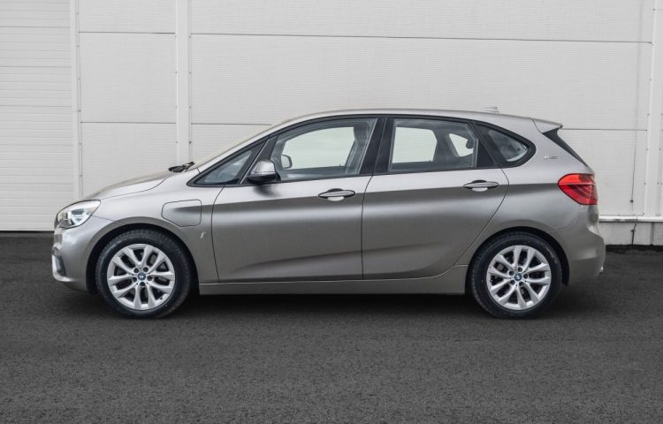 Osta kasutatud BMW 2. seeria: 225 2016 värv beež Tallinnas