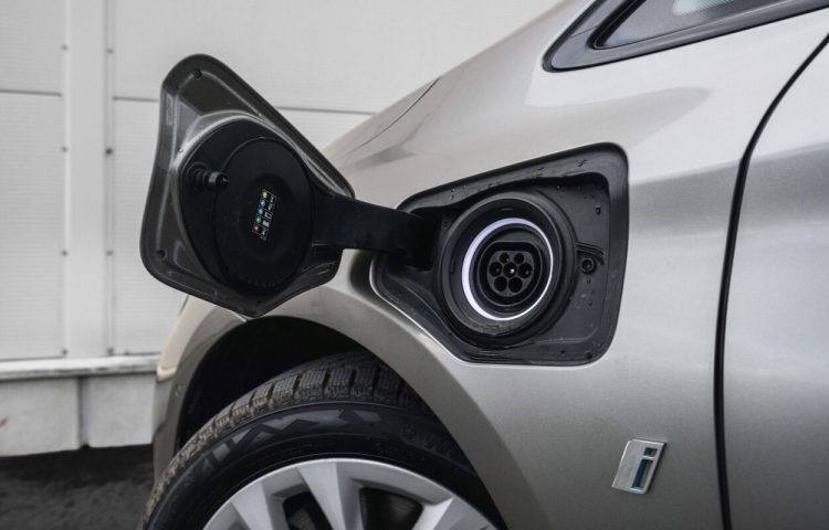 Osta kasutatud BMW 2. seeria: 225 2016 värv beež Tallinnas