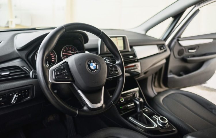 Osta kasutatud BMW 2. seeria: 225 2016 värv beež Tallinnas