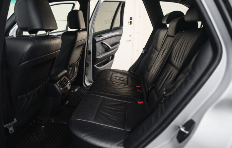 Osta kasutatud BMW X5 2005 värv hõbedane Tallinnas
